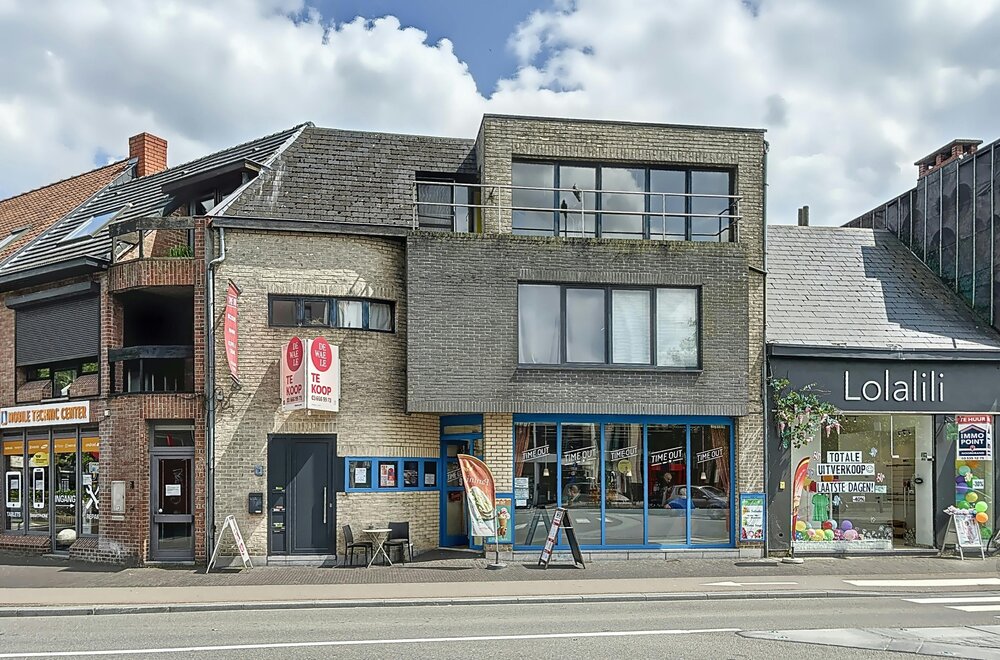 opbrengsteigendom-investering-te-koop-in-centrum-kapellen001.jpg